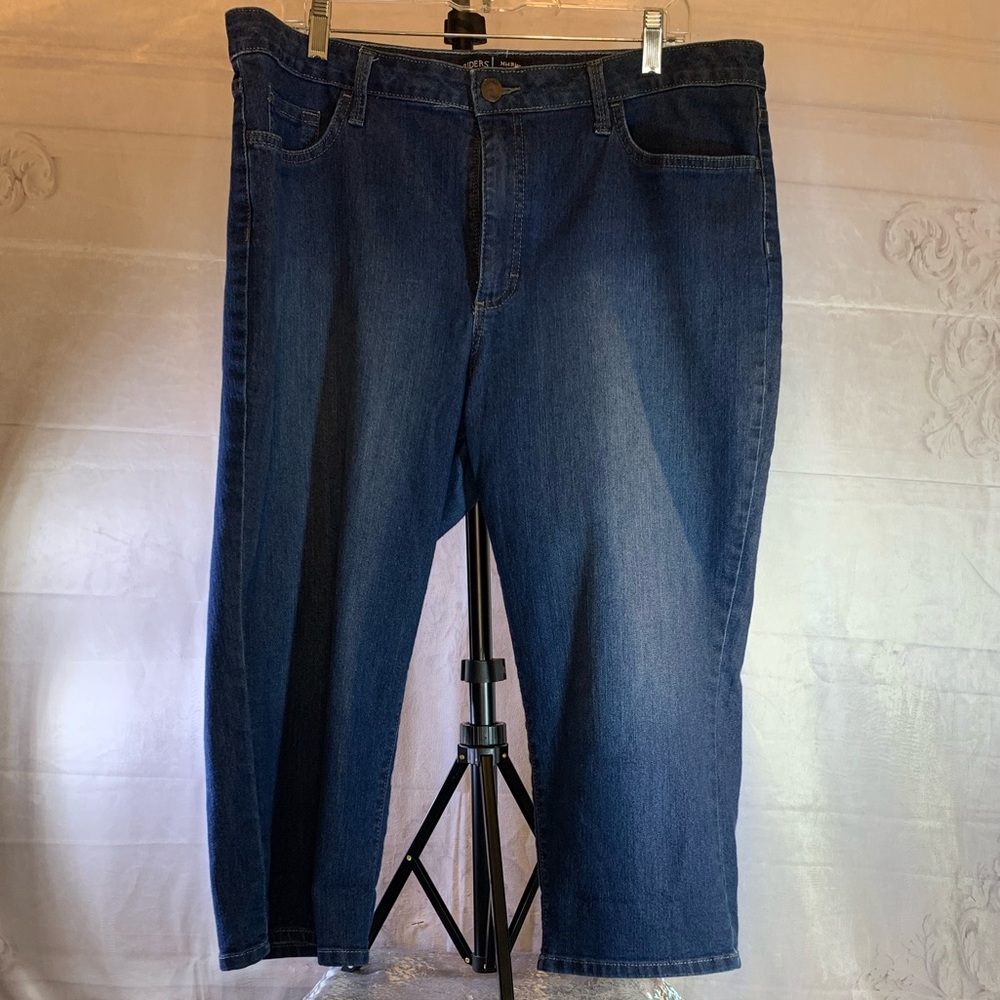 *** 3 for $15 *** Riders by Lee Capri Jeans